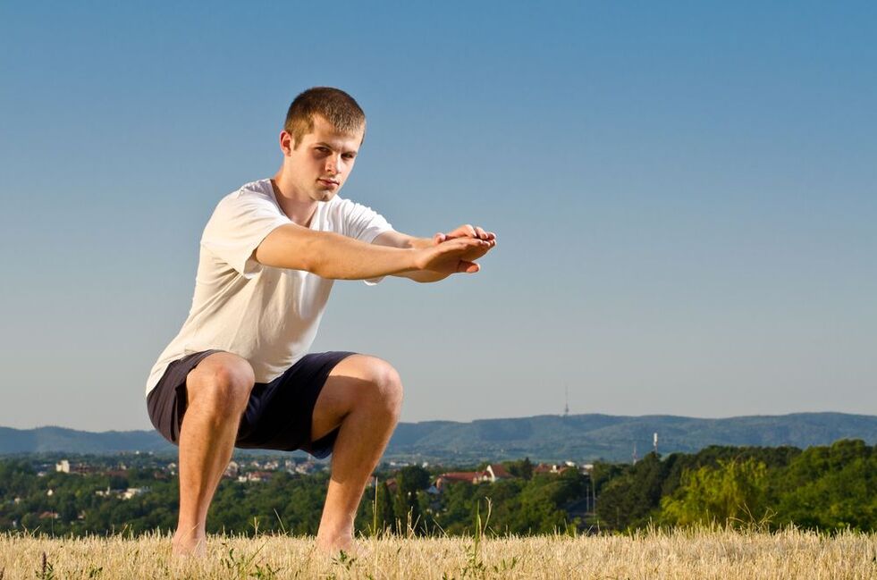 Strengthening kakuatan lalaki ieu facilitated ku latihan fisik husus, kayaning squats. 